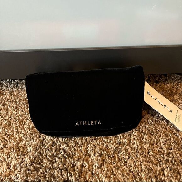 Athleta Revive Velvet Waistbag - Picture 6 of 14